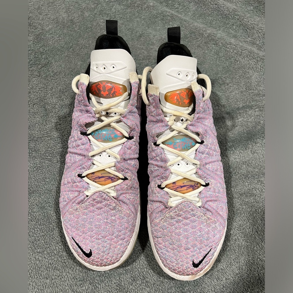 NIKE LEBRON XVIII 18 GS BASKETBALL SNEAKERS
